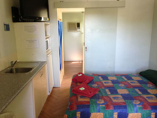 Riverside Tourist Park 3*